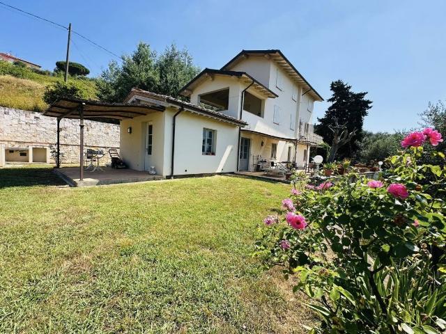 Villa Indipendente in vendita a Massarosa, Toscana