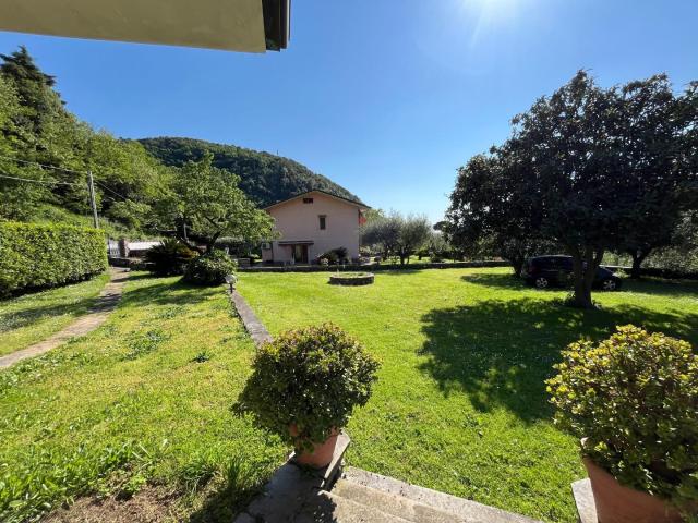 Villa Indipendente in vendita a Montignoso, Toscana