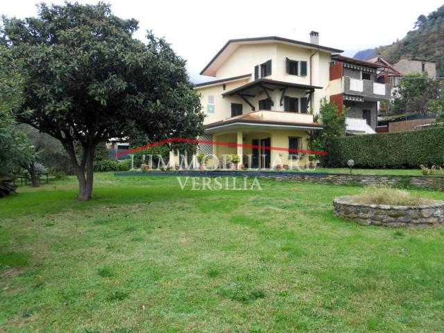 Villa Indipendente in vendita a Prato, Montignoso