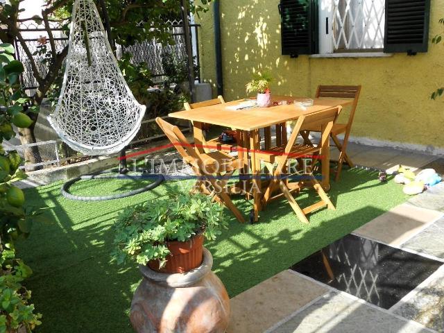 Villa Indipendente in vendita a Prato, Montignoso