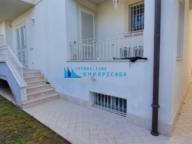 Villa Indipendente in vendita a Montignoso, Toscana
