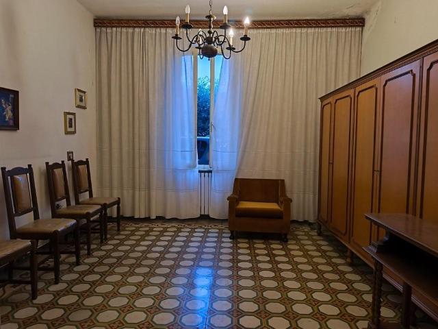 Villa Indipendente in vendita a Isola, Luni