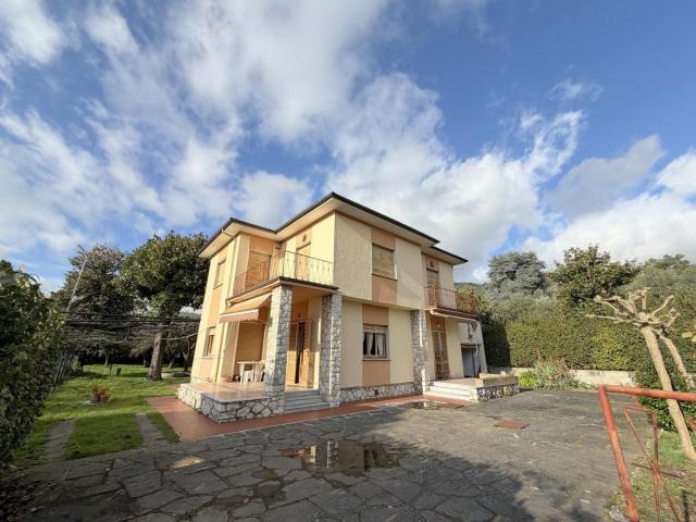 Villa Indipendente in vendita a Seravezza, Toscana