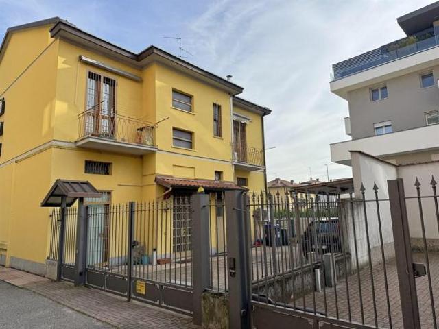 Villa Indipendente in vendita a Monza, Lombardia