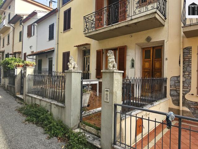 Villa Indipendente in vendita a Vaiano, Toscana