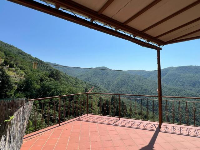 Villa Indipendente in vendita a Crasciana, Bagni di Lucca
