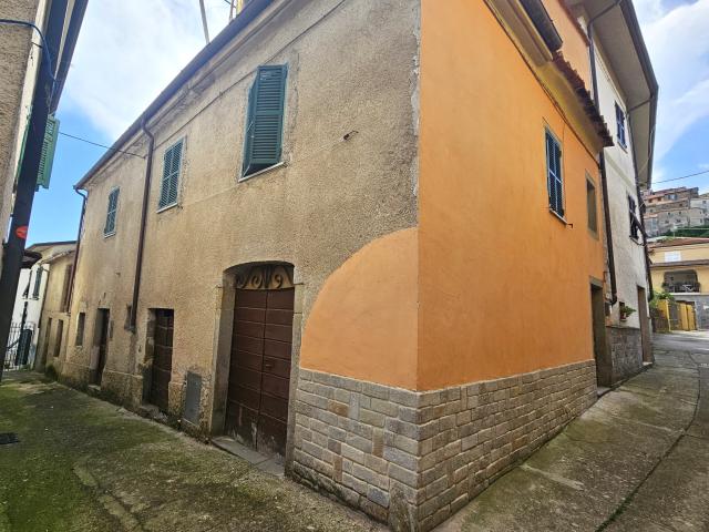 Villa Indipendente in vendita a Unione di comuni Montana Lunigiana, Fivizzano