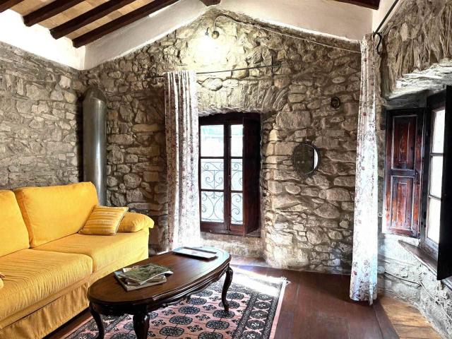 Villa Indipendente in vendita a Comano