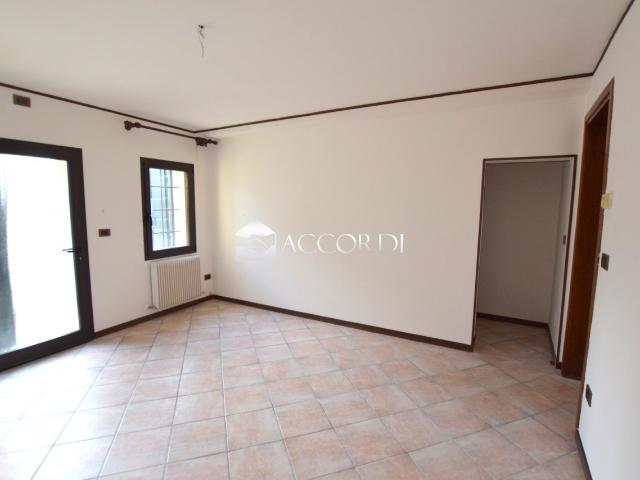 Villa Indipendente in vendita a Cusignana, Giavera Del Montello