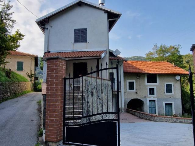 Villa Indipendente in vendita a Murialdo, Liguria