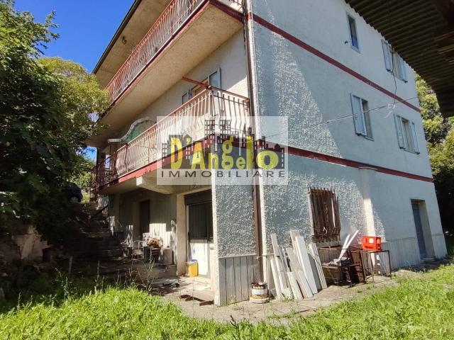 Villa Indipendente in vendita a Piattoni, Marche
