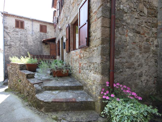 Villa Indipendente in vendita a Unione dei comuni Media Valle del Serchio, Pescaglia