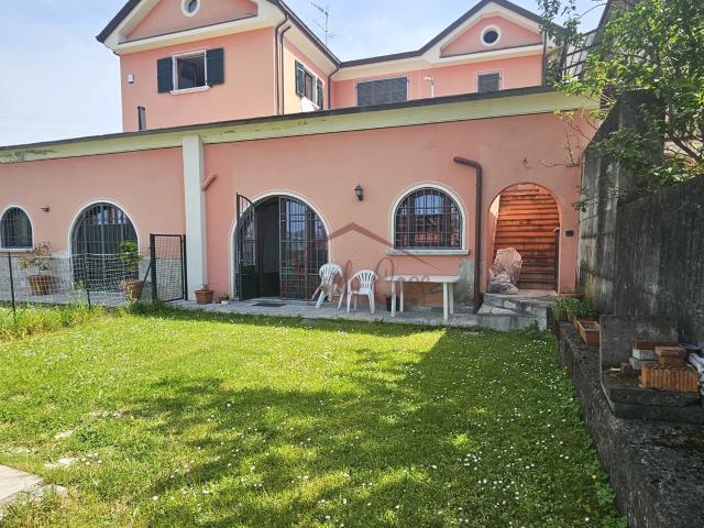 Villa Indipendente in vendita a Santa Caterina, Sarzana