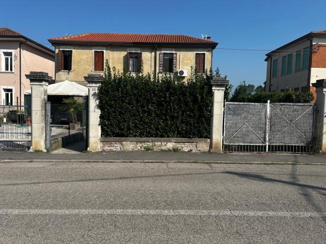 Villa Indipendente in vendita a Borgo Dolomiti, Adria