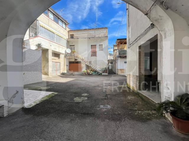 Villa Indipendente in vendita a Calvi Risorta, Campania