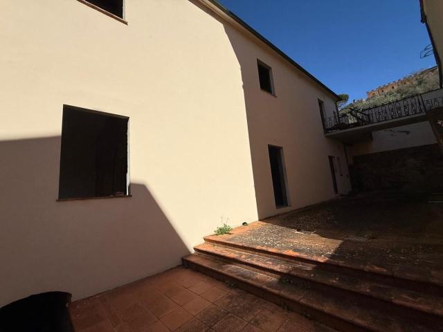 Villa Indipendente in vendita a Unione dei Comuni Circondario dell'Empolese Valdelsa, Lucardo