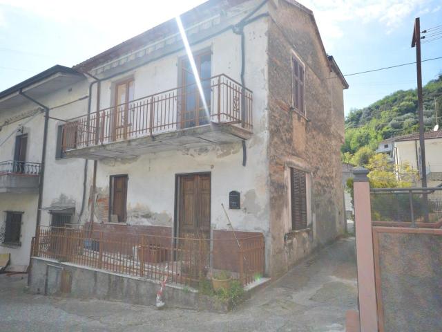 Villa Indipendente in vendita a Prato, Montignoso