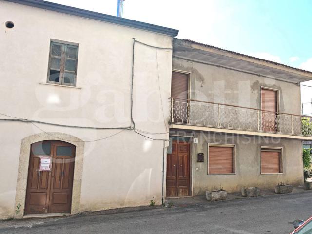 Villa Indipendente in vendita a Pozzilli, Molise