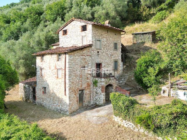 Villa Indipendente in vendita a Domazzano, Borgo a Mozzano