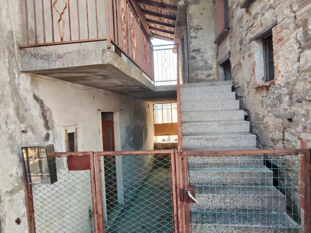 Villa Indipendente in vendita a Alta Val Tidone, Nibbiano