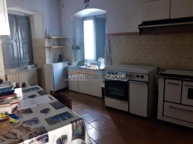 Villa Indipendente in vendita a Castagnola, Marina Di Massa