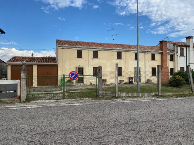 Villa Indipendente in vendita a Ceregnano, Veneto