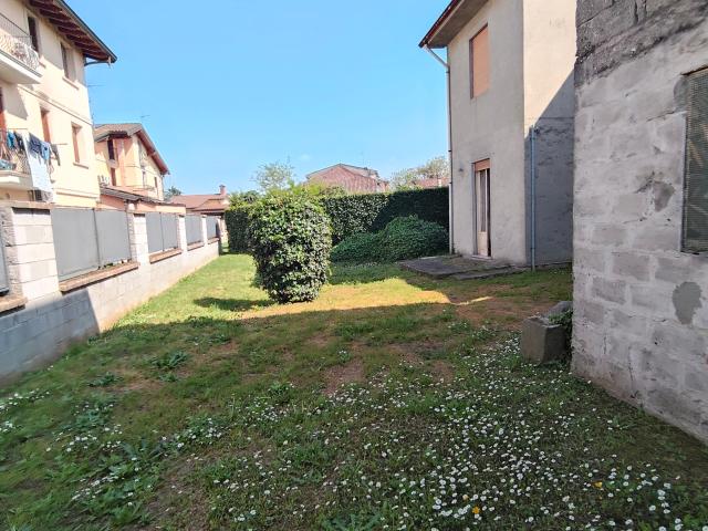 Villa Indipendente in vendita a Pieve Porto Morone, Pavia