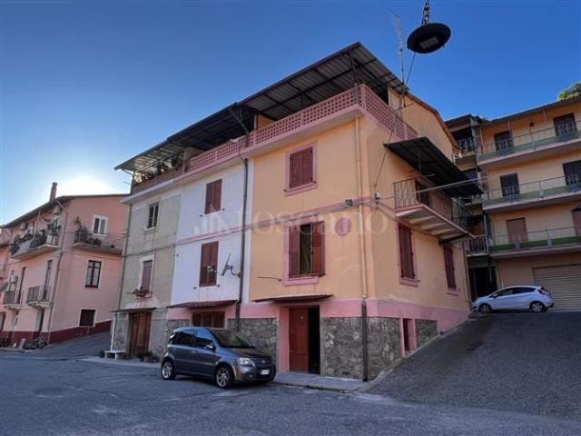 Villa Indipendente in vendita a Sant'Alessio in Aspromonte, Reggio Calabria