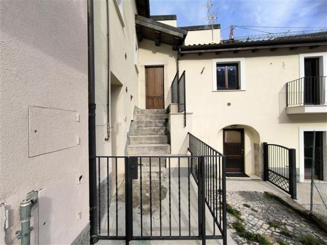 Villa Indipendente in vendita a Tornimparte, Abruzzo