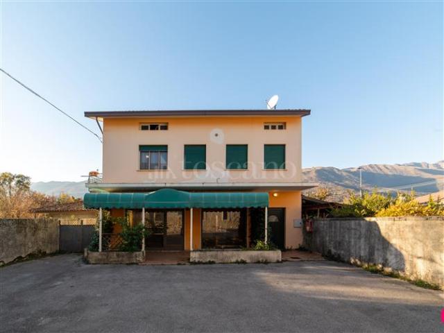 Villa Indipendente in vendita a Aviano, Friuli-Venezia Giulia