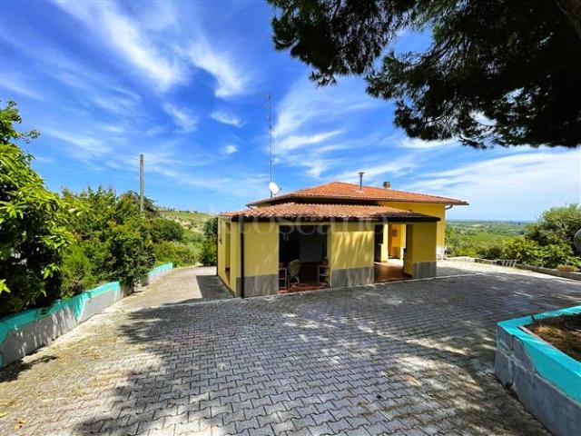 Villa Indipendente in vendita a Unione dei Comuni della Val Vibrata, Corropoli