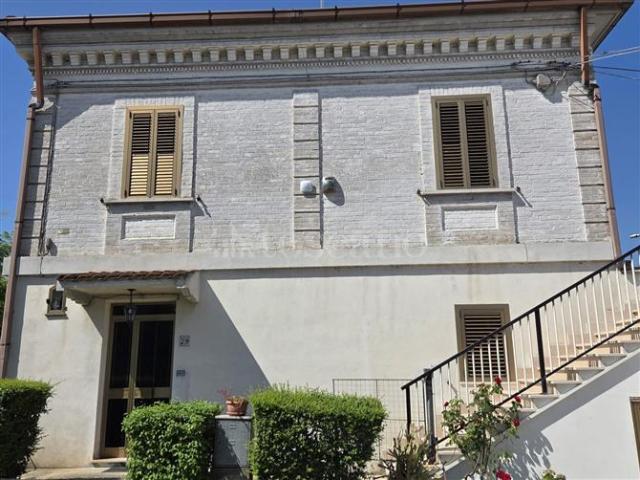 Villa Indipendente in vendita a Cappelle Sul Tavo, Abruzzo