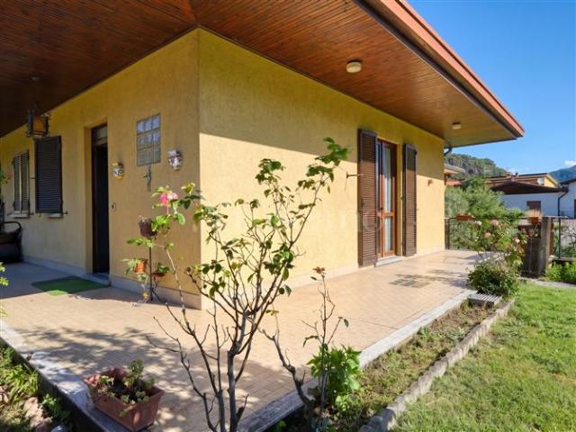 Villa Indipendente in vendita a Comunità Montana del Piambello, Porto Ceresio