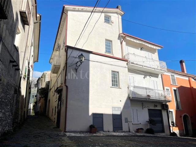 Villa Indipendente in vendita a Cervaro, Lazio