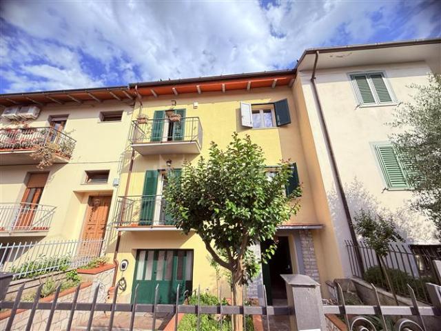 Villa Indipendente in vendita a Prato, Toscana