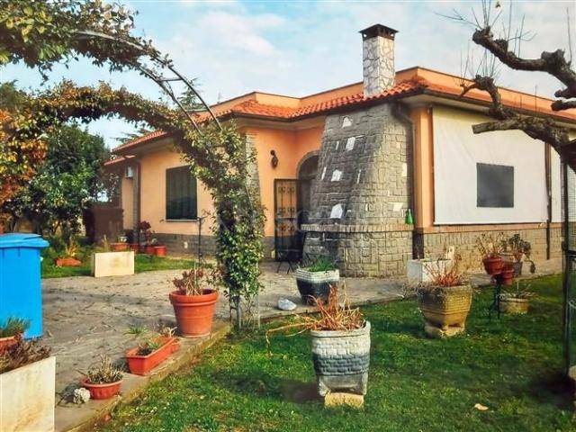 Villa Indipendente in vendita a Aprilia, Lazio