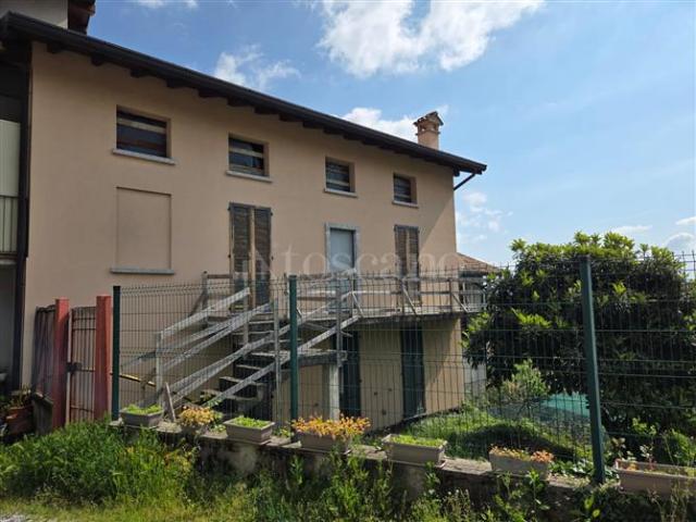 Villa Indipendente in vendita a Crevenna, Erba