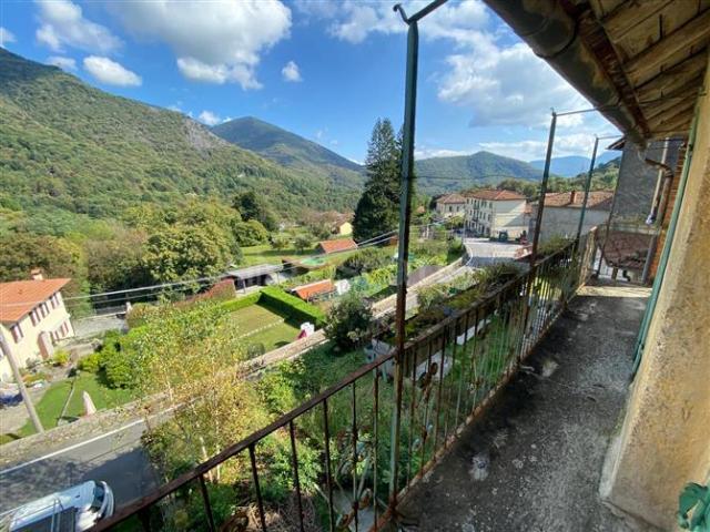 Villa Indipendente in vendita a Comunità Montana Valli del Verbano, Dumenza