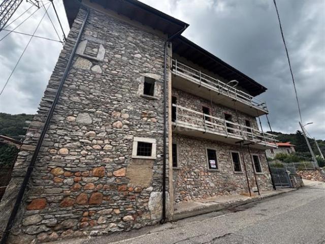 Villa Indipendente in vendita a Comunità Montana del Piambello, Cuasso Al Monte