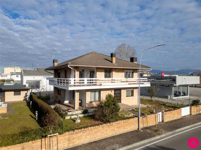 Villa Indipendente in vendita a Paparotti, Reana Del Roiale