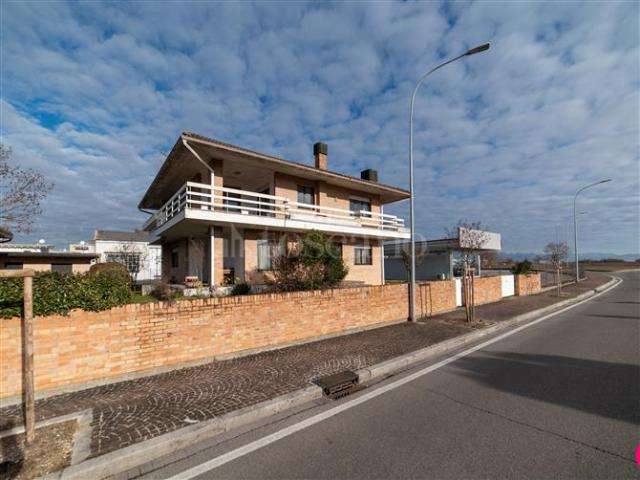 Villa Indipendente in vendita a Paparotti, Reana Del Roiale