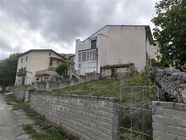 Villa Indipendente in vendita a Scoppito, Abruzzo