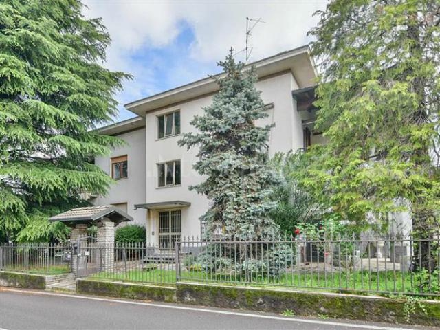 Villa Indipendente in vendita a Brenna, Lombardia