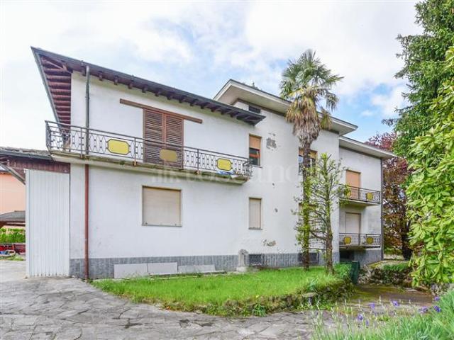 Villa Indipendente in vendita a Brenna, Lombardia