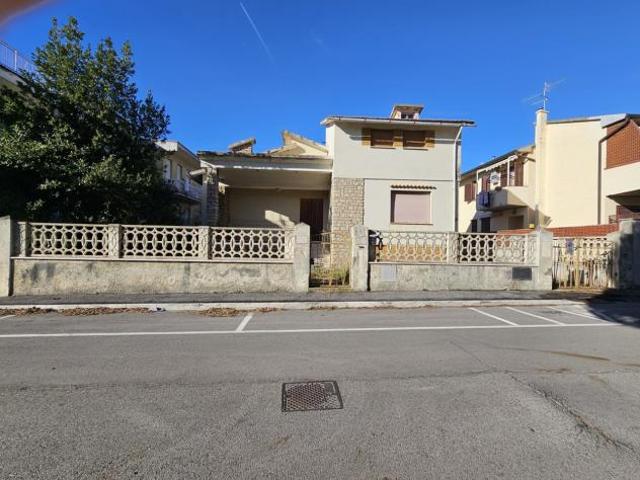 Villa Indipendente in vendita a Follonica, Toscana
