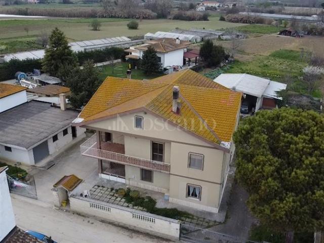 Villa Indipendente in vendita a Collecorvino, Abruzzo