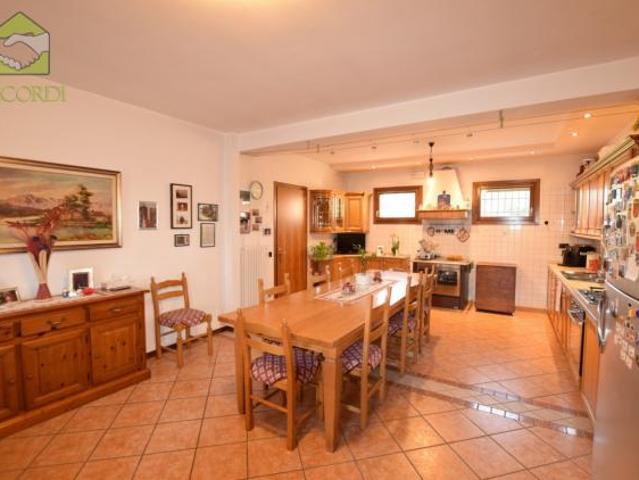 Villa Indipendente in vendita a Volpago Del Montello, Veneto