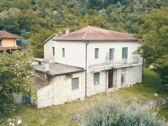 Villa Indipendente in vendita a Sant'elia Fiumerapido, Lazio