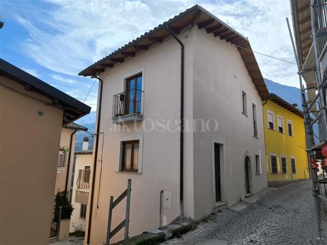 Villa Indipendente in vendita a Tornimparte, Abruzzo