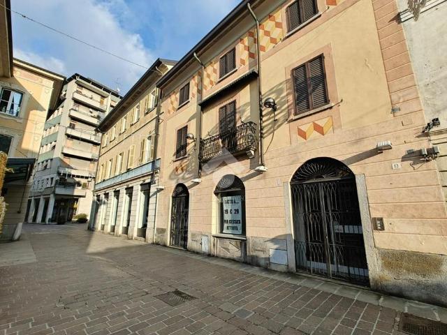 Villa Indipendente in affitto a Cantù, Lombardia